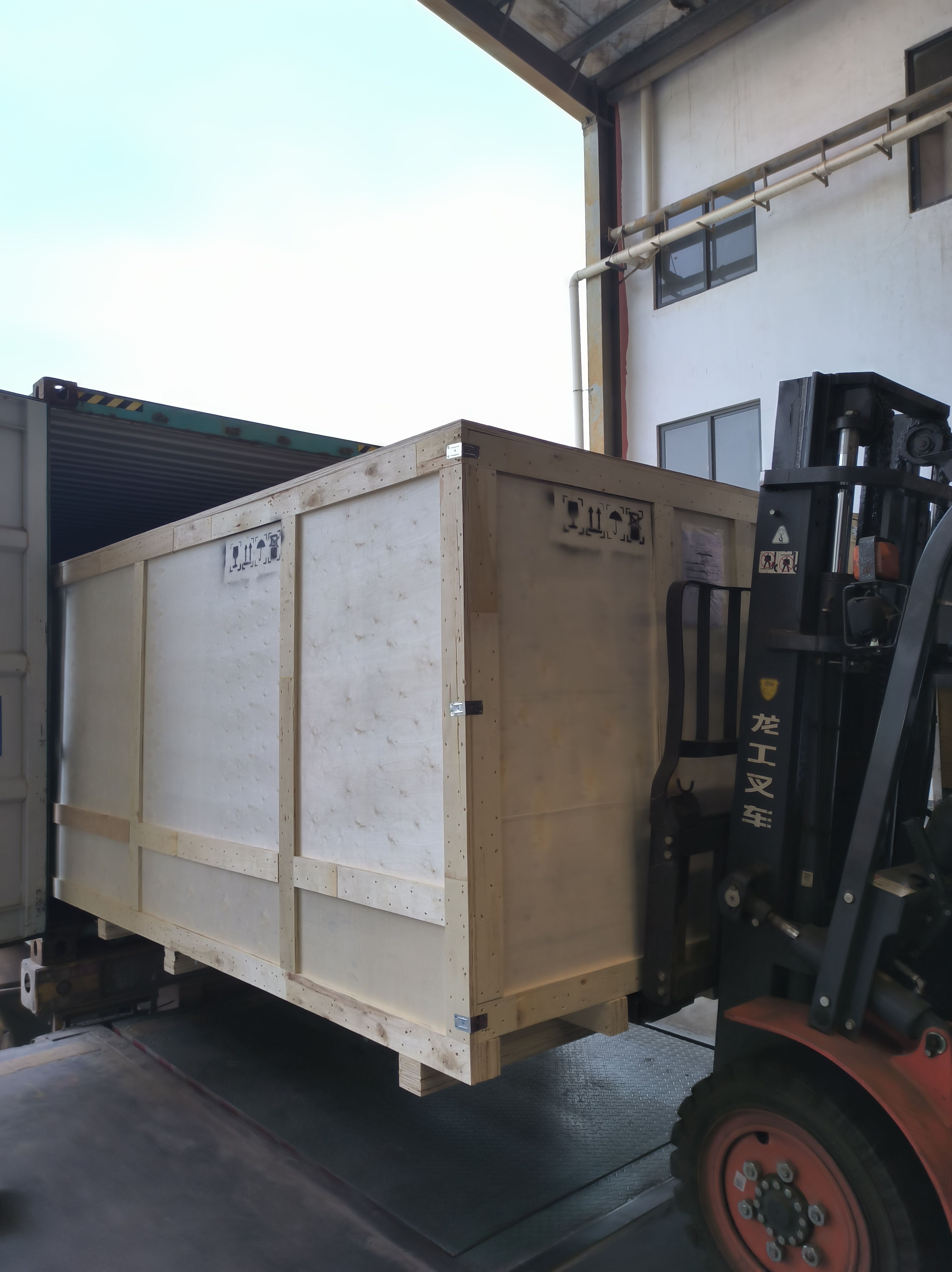 美奇斯13臺(tái)龍門式纏繞機(jī)揚(yáng)帆出海(圖2) 美奇斯13臺(tái)龍門式纏繞機(jī)揚(yáng)帆出海(圖2)